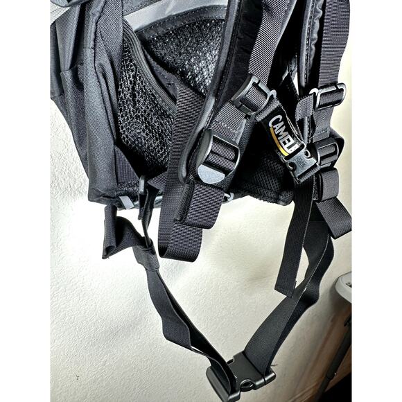 CamelBak H.A.W.G. Hydration Daypack w/ Bladder Gray/Black Waist & Chest Straps - Picture 3 of 16